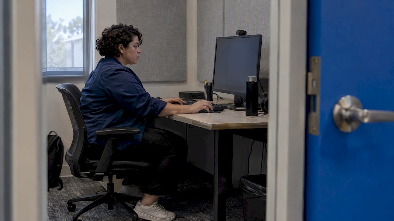 QA analyst securing a UAT screen recording