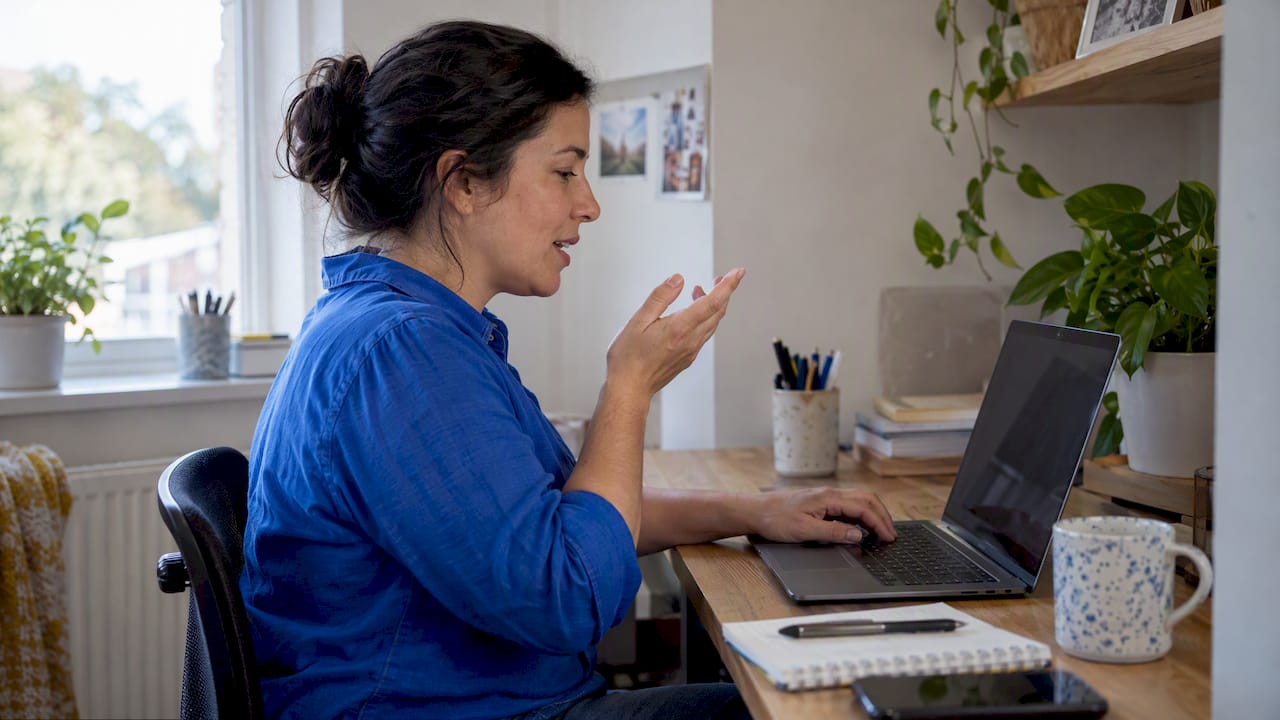 Analyst dictating a software defect report