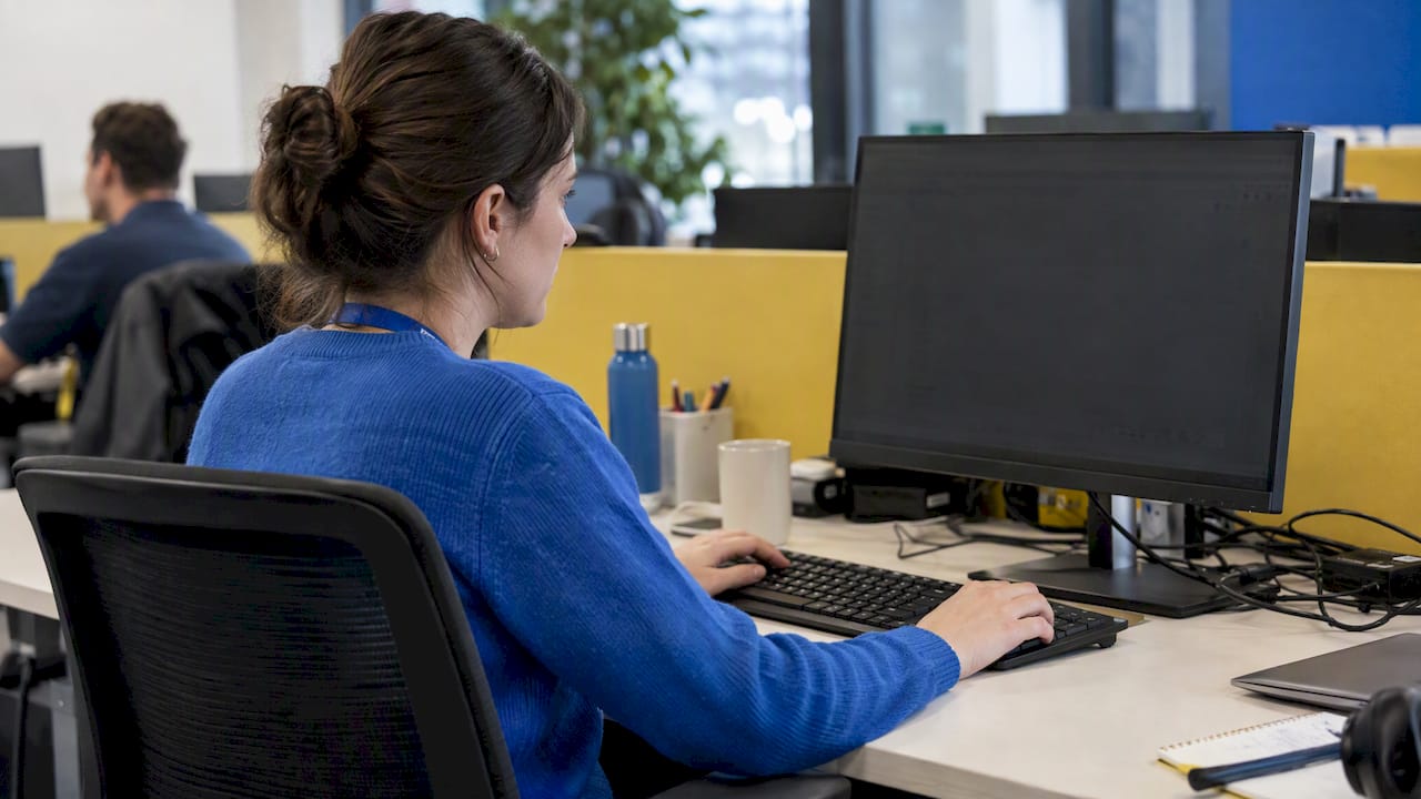 Analyst entering a UAT finding into a record